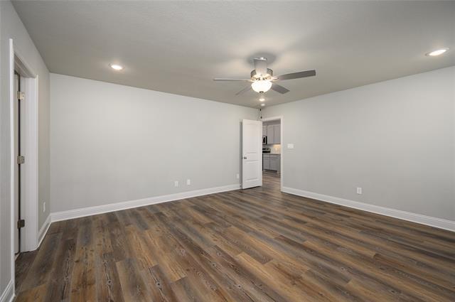 Building Photo - 2801 Tulip Dr