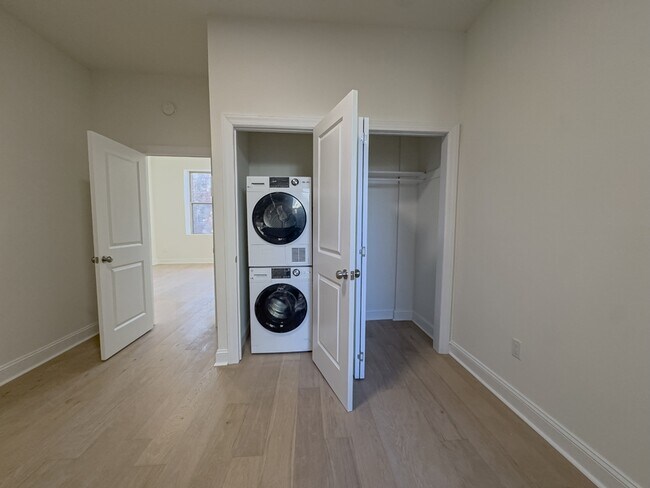 Building Photo - 2039 Green St