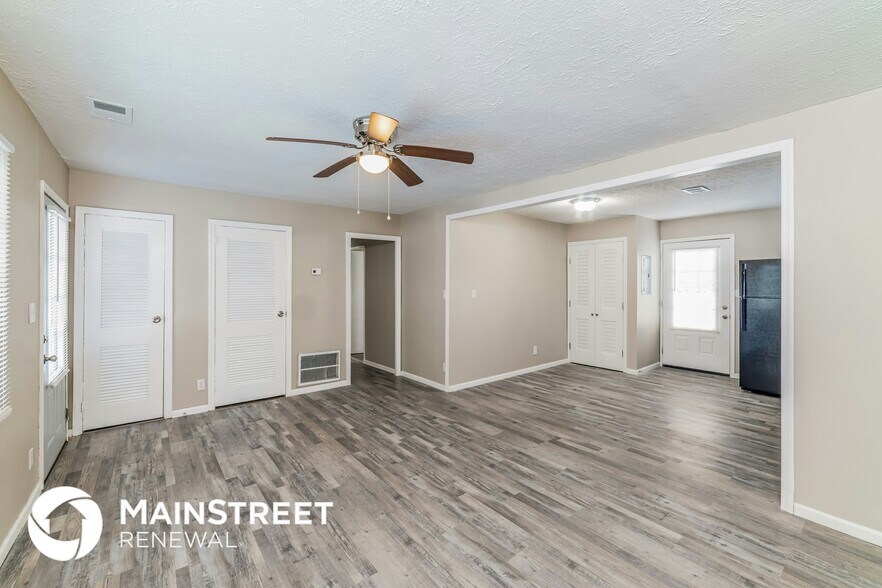 Building Photo - 5810 Alanadale Dr