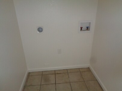 Building Photo - 1115 Holly Ave