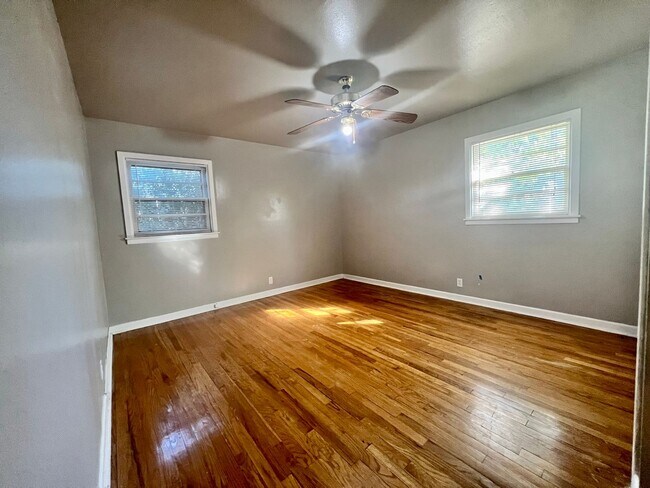 Building Photo - PRE-LEASING FOR JULY! Great 3/2/1 with Two Living Areas