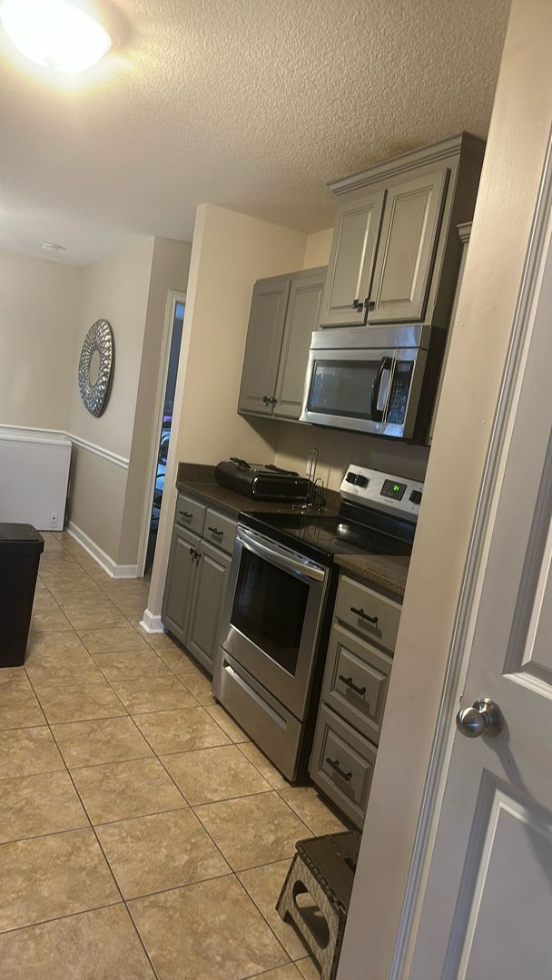 Building Photo - For Rent – Beautiful Traditional Single-St...