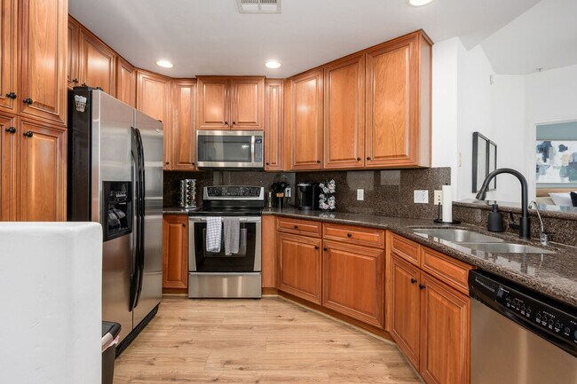 Building Photo - 5450 E Deer Valley Dr