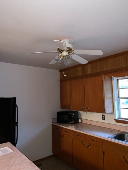 Building Photo - 2025 Brookline Dr