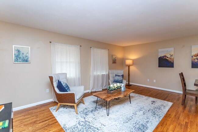 Building Photo - BEAUTIFUL 4BD SPLIT-LEVEL HOME in VILLA LOMA NEIGHBORHOOD - Security Deposit Waiver Available