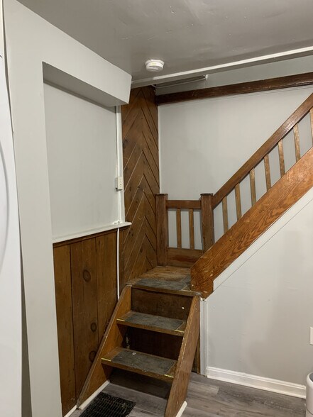 Building Photo - 334 W 29th St