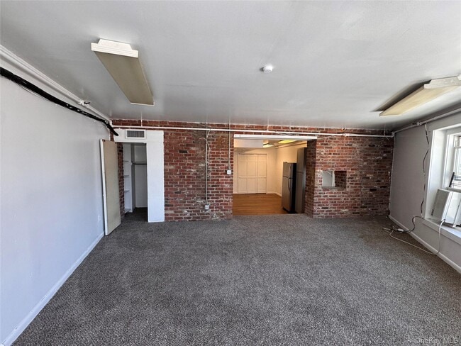 Building Photo - 175 Main St