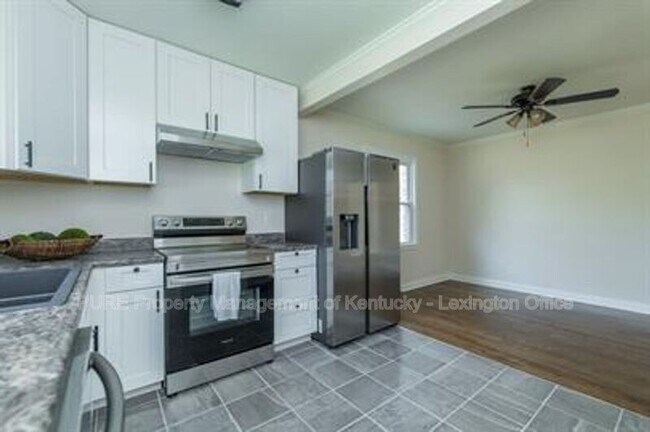 Building Photo - 574 Bob-O-Link Drive