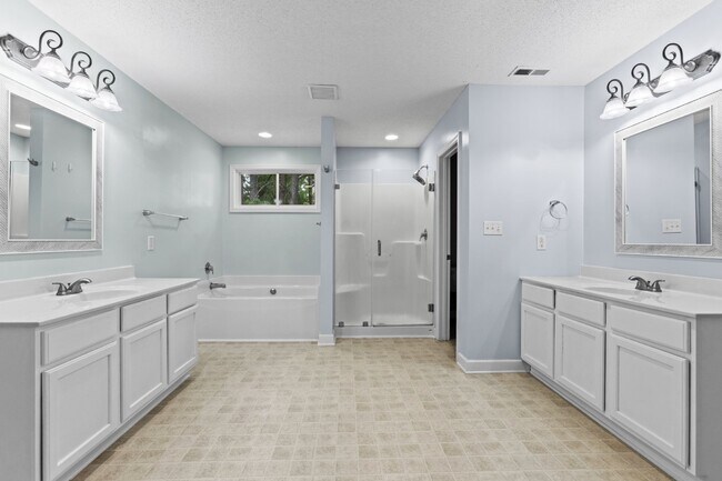 Building Photo - 4 Bedroom 2.5 Bathroom located in Creeks Edge