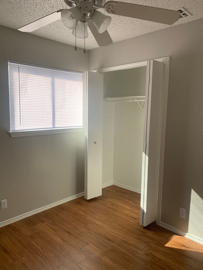 Building Photo - 3 bedroom 2 bath