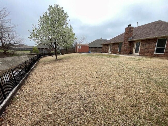 Building Photo - New Paint! 3 beds, 2 full baths, 2 car garage home for rent in S. OKC and Moore schools!