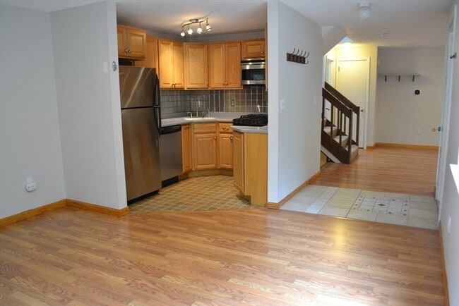 Building Photo - 53 Treetop Park