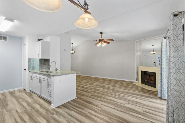 Building Photo - 1601 Faro Dr