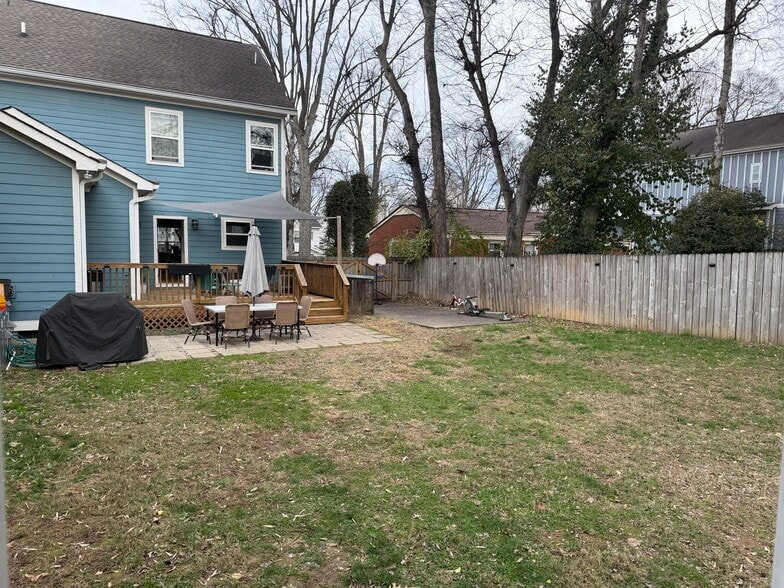 Back of house and yard - 1510 Ward Ave