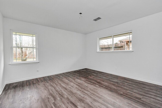 Building Photo - 5006 Heatherbloom Dr