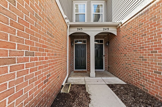 Building Photo - MOVE IN READY 2 BED 2 BATH!