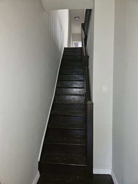 Building Photo - 5325 Webster St