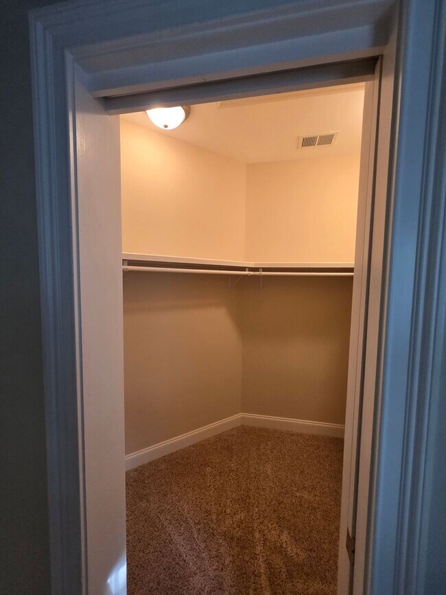 Building Photo - Oakview