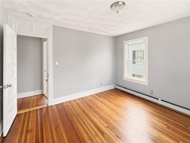 Building Photo - 362 Weeden St