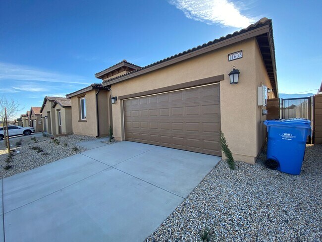 Building Photo - Beautiful Home with Solar