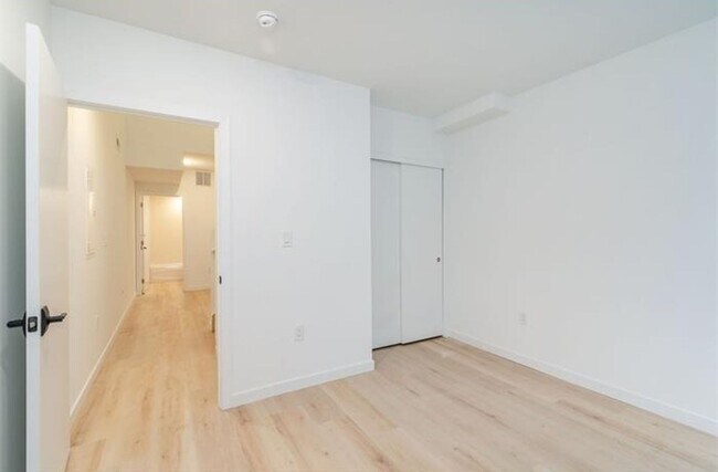 Building Photo - 2722 Hope St