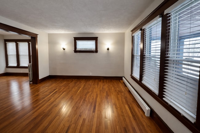 Building Photo - Large 4 bedroom home across from Franklyn Field.