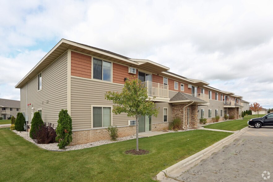 Skyline Estates 14701490 Navigator Way Hobart WI 54115 Apartment