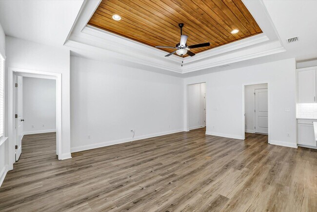 Building Photo - 201 Ursaline St