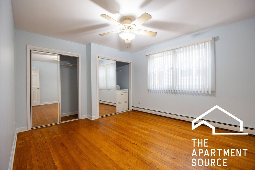 Building Photo - 1643 W Sherwin Ave