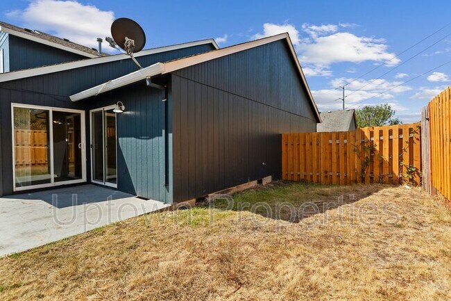 Building Photo - 14162 SE Summerfield Loop