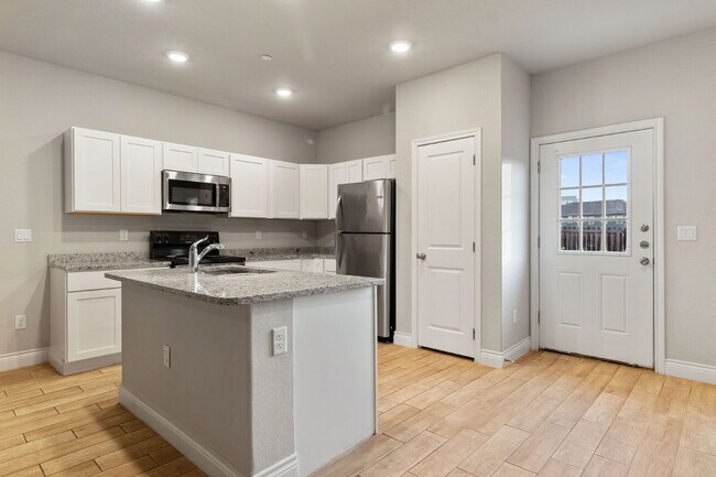 Building Photo - 7314 Savannah Brooks