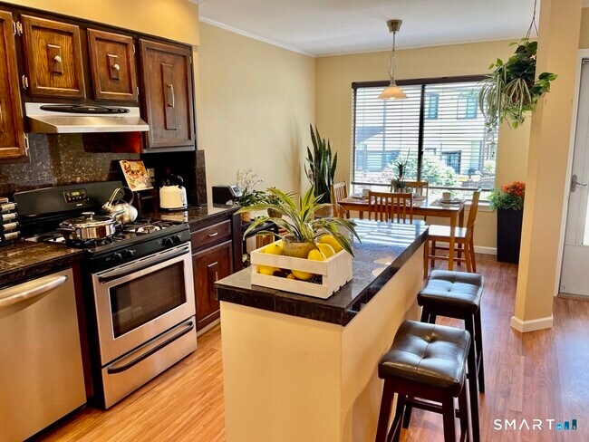 Building Photo - 448 Cypress Rd