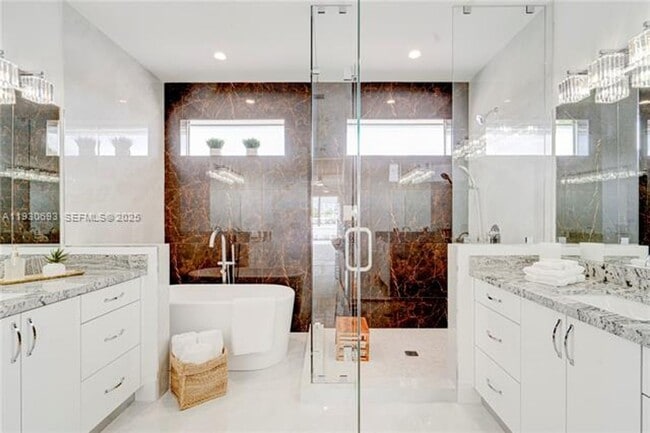 Building Photo - 1805 NW 22nd Ct