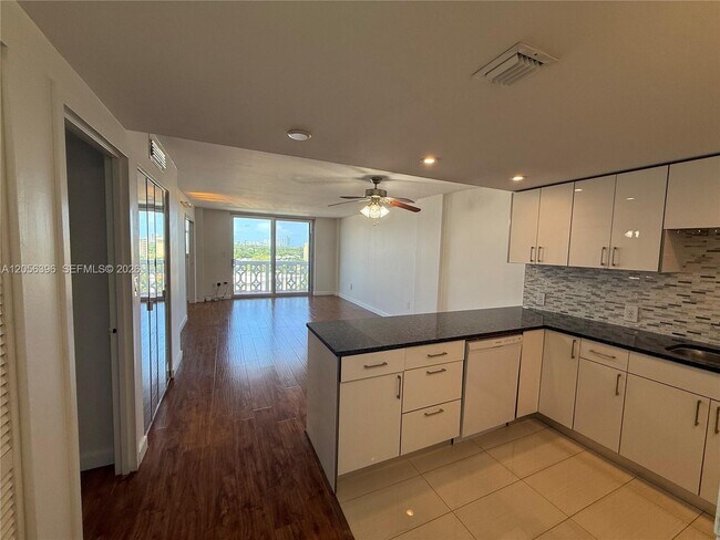Building Photo - 13155 Ixora Ct