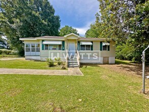 Building Photo - 3-Bedroom, 1-Bath Home in Forestdale