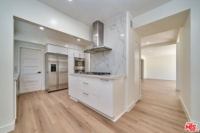 Building Photo - 347 S Highland Ave