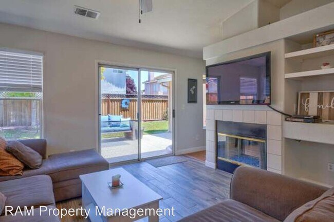 Building Photo - 4 br, 2 bath House - 9270 Loganberry Dr