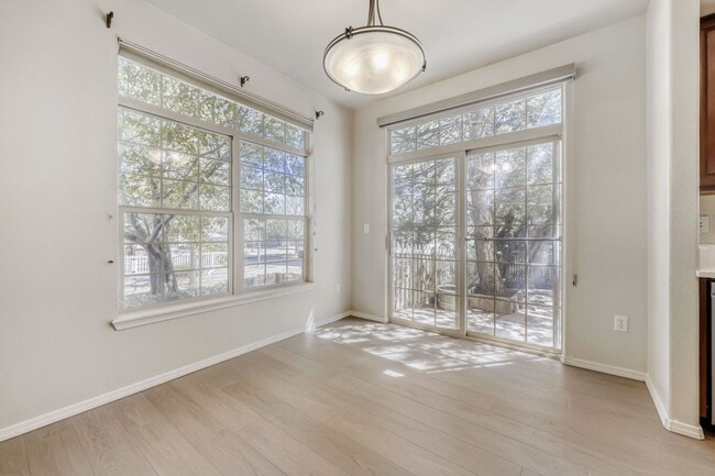 Building Photo - 3 Bed 3 Bath Townhouse in Westminster