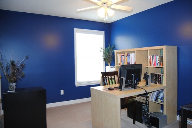 Building Photo - Wonderful Home in the Willow Lakes Community!