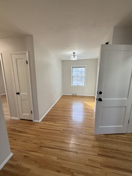 Building Photo - 1009 9th St S