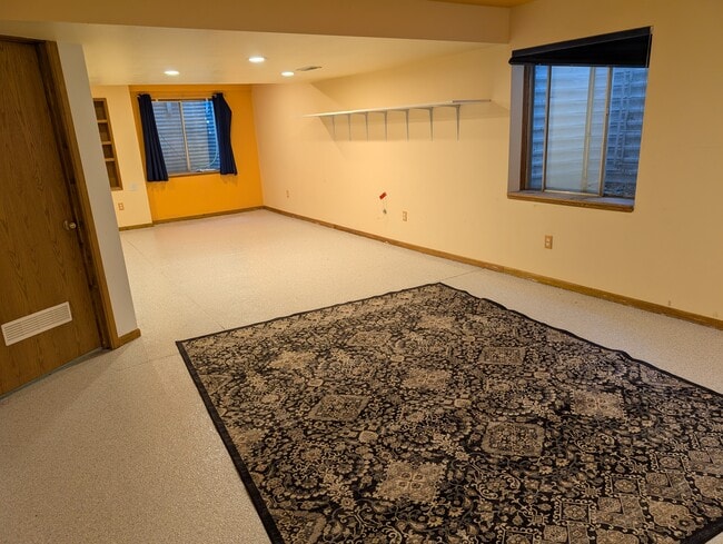 Building Photo - 1152 Aberdeen Dr
