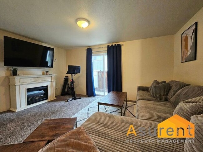 Building Photo - Charming Fully Furnished Home located in t...