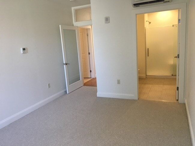 Building Photo - 875 Elm St