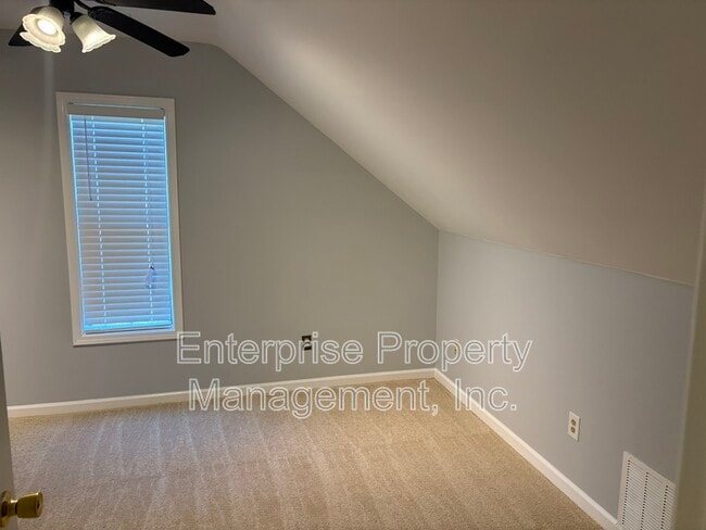 Building Photo - 535 Fox Run Ln