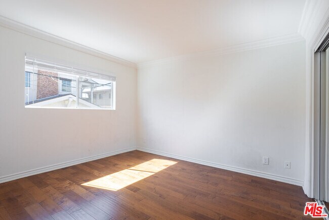 Building Photo - 2616 5th St