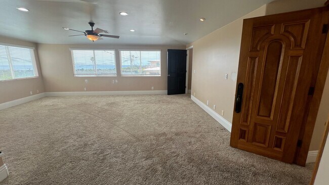Building Photo - Coastal Living Awaits