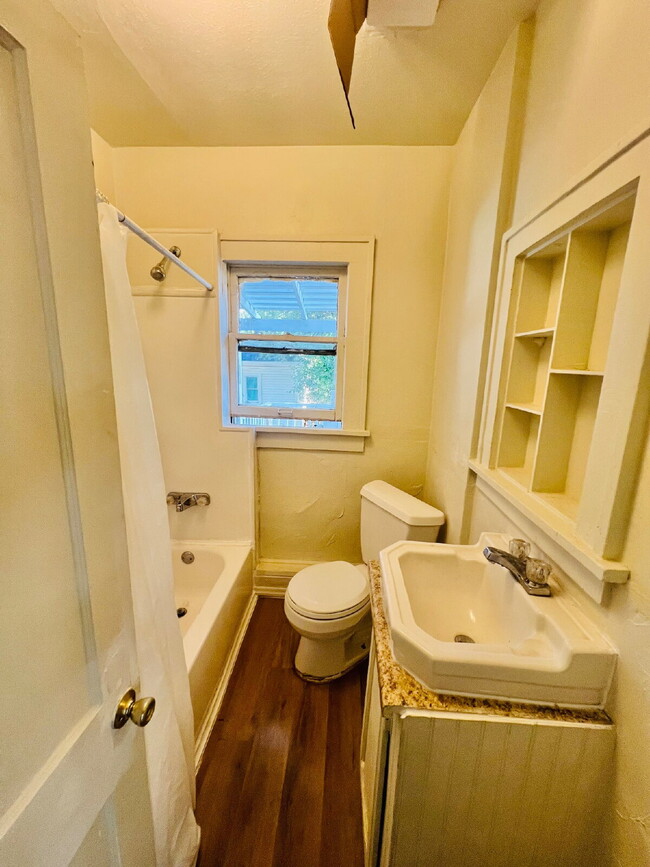 Building Photo - 211 S 7th St