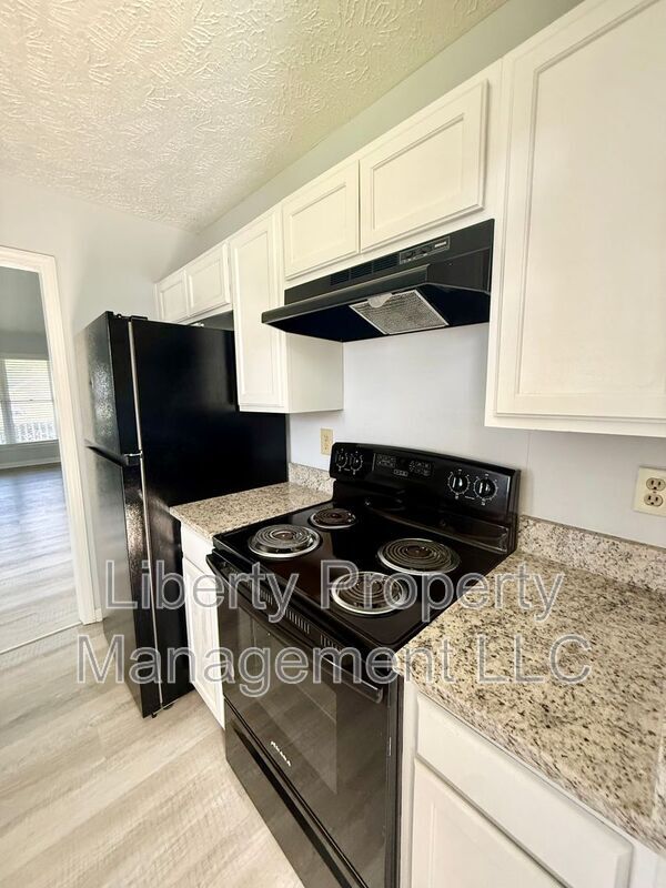 Building Photo - 1222 Skyline Dr