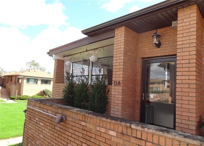 Building Photo - 350 Grovers Ave