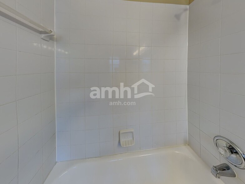 Building Photo - 214 Strada Dr